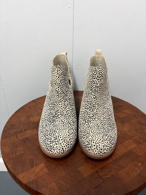 TOMS Women's Kallie Suede Wedge Bootie Size 7.5